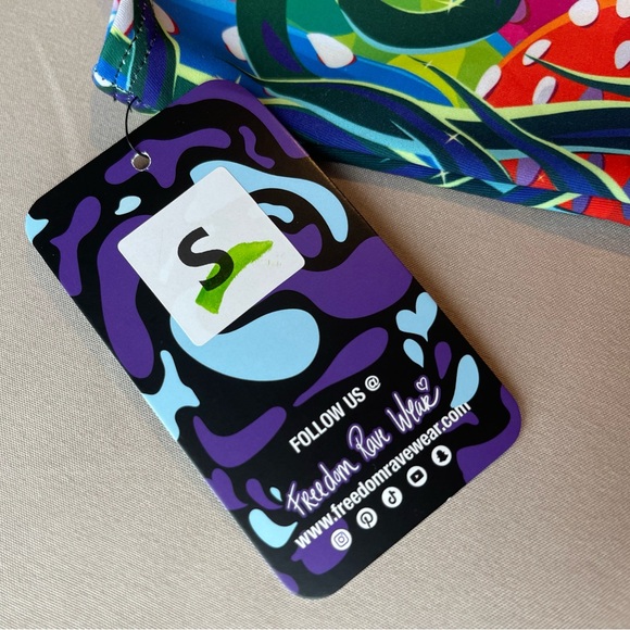 FRW crop top - Picture 3 of 4